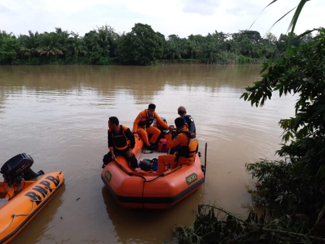 
					Tim SAR Gabungan Masih Mencari 3 Korban Perahu Terbalik di Sungai Way Kanan