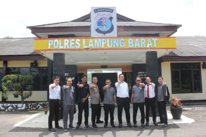 
					Kapolres Lampung Barat Sambut Kedatangan Bawaslu Pesisir Barat