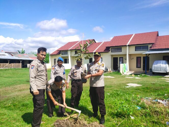 
					Polsek Pesisir Tengah Lakukan Giat Penghijauan dan Penanaman Pohon Berbuah