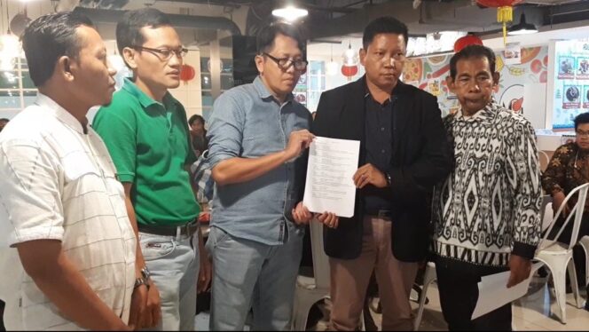 
					Melalui Kuasa Hukum Syahid and Partners, Para Korban Penipuan dan Penggelapan 8 Milyar Akan Gugat 3 PT di Kejaksaan Negeri Sidoarjo