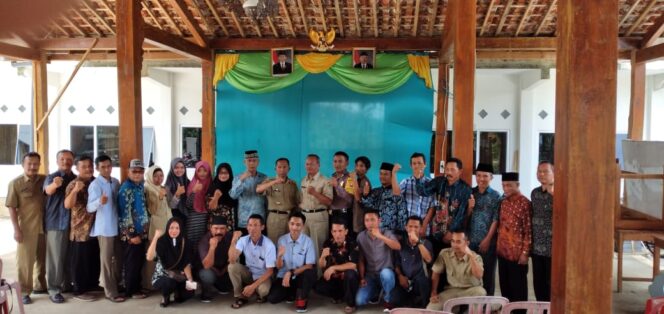 
					KEPALA DESA KARE LAKUKAN GEBRAKAN DENGAN MERESTRUKTURISASI KELEMBAGAAN LPKMD