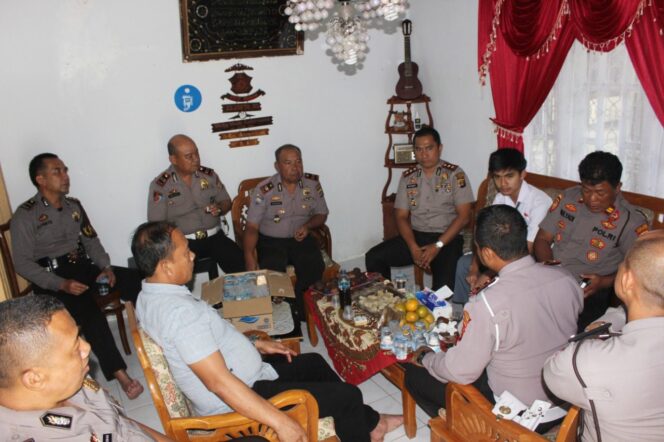 
					Kapolres Lampung Barat Kunjungi Anak Anggota KSPKT di Rs. Siloam Sumsel