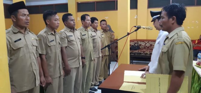 
					Kepala Desa Sawiji H. Erwin Burhan Gelar Pelantikan Mutasi Jabatan Perangkat
