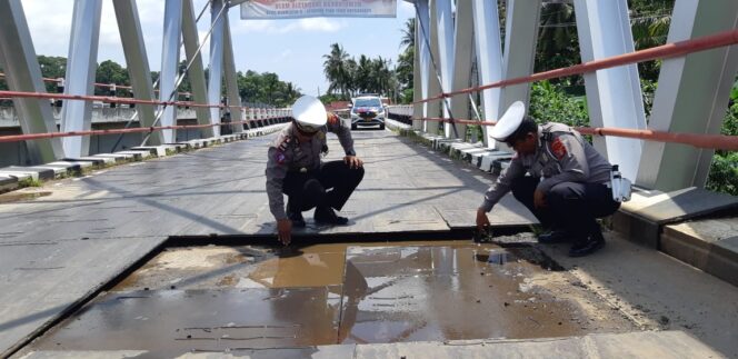 
					Kasat Lantas Polres Lampung Barat Patroli dan Pengecekan Jembatan Menyancang Demi Terciptanya Kamseltibcar 
