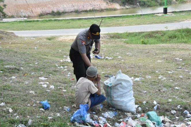 
					Berbagi Sedekah Bersama Akp Salmidin,SE Kabag Ops Polres Aceh Timur