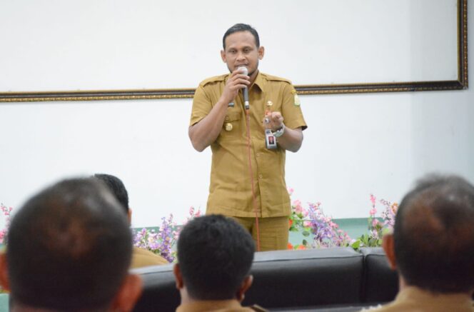 
					Bupati Rocky Evaluasi Kinerja Rapat Koordinasi 24 KeCamatan