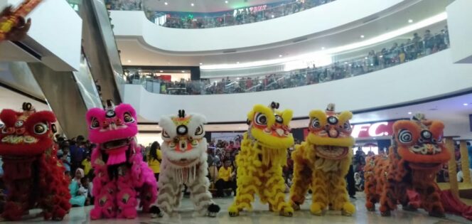 
					Pengunjung Sunrisemall Mojokerto di Buat ‘Petttcaahhh’ Dengan Pertujukan Barongsai