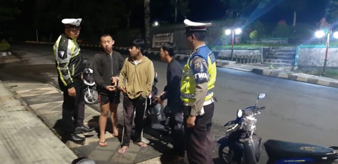 
					Kamtibmas Sat Lantas Polres Lampung Barat Rutin Patroli Malam 