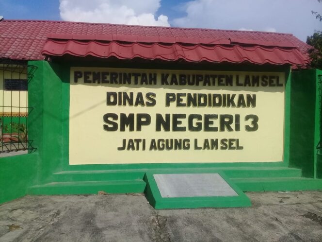 
					Kepala Sekolah SMP 3 Jati Agung Diduga Tidak Paham Juknis Dana Bos