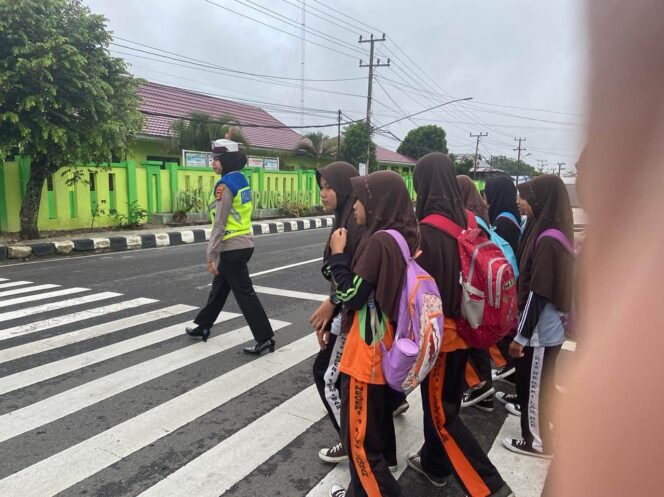 
					Sat Lantas Polres Lampung Barat Lakukan Pengamanan Rawan Pagi di Sepanjang Jalur Titik Rawan