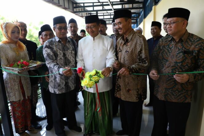 
					Diresmikan Bupati , Musholla Baitul Mutholibin SMK TJP Tuban.