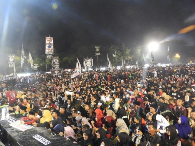 
					Gema Sholawat Di Alun-Alun Ngawi, Satukan Umat Untuk Kebhinekaan Yang Kuat