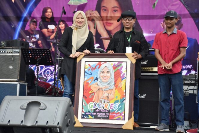 
					Lestarikan Budaya melalui Glories Art Festival