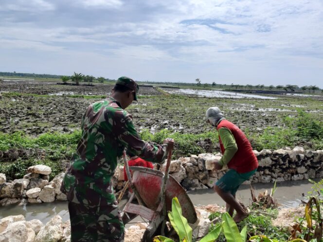 
					Kerja Bakti, Jadi Ajang Silaturahmi Babinsa Kodim Lamongan