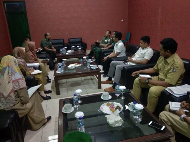 
					Kunjungan Tim pokja Kajian Strategis Sahli KASAD, Bahas Pelibatan TNI