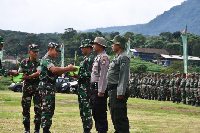 
					Desa Sukosari Mojokerto, Mulai Dihiasi Rumput Vetiver