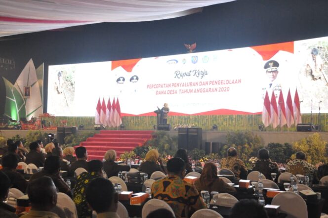 
					Gubernur Jawa Timur Menekankan Agar Dana Desa  Untuk Pengentasan Kemiskinan.