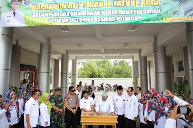 
					Kepala Dinas Kesehatan Dampingi Bupati Tuban Resmikan Puskesmas Jatirogo.