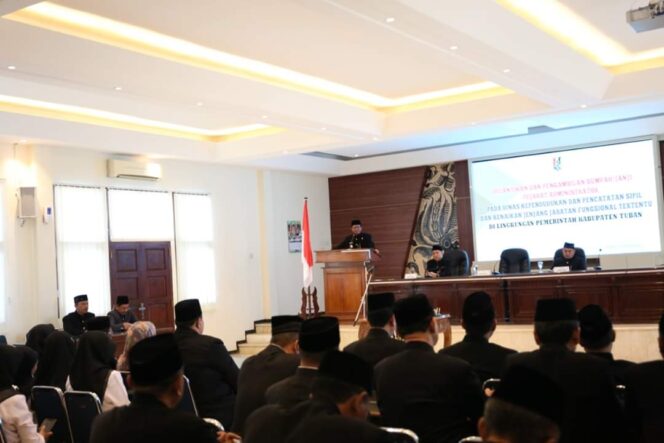 
					Pejabat Administrator Disdukcapil Tuban Dilantik Bupati.