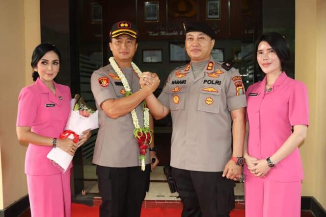 
					Yang datang membawa Harapan yang pergi membawa Kenangan Farewell Kapolres Tuban Jebolan Batalyon Sanika Satyawada .