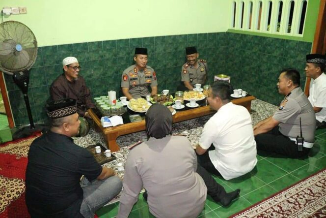 
					Kapolres Tuban kunjungi Tokoh Agama , Dalam Rangka Jalin Silaturahmi