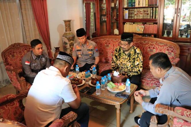 
					Kapolres Sambangi Ketua FKUB Tuban dan Tokoh Muhamadiyah.