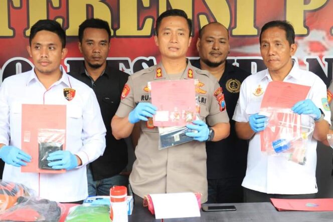 
					Jajaran Polres Tuban Rilis Kasus Salah Satunya Bapak dan Anak Kompak Mencuri Yang Berujung Bui.