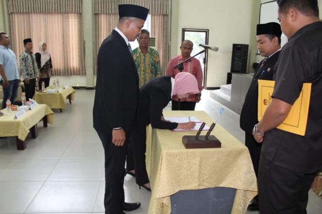 
					Ketua KPU Lantik 100 PPK Pilkada Kabupaten Tuban 2020.