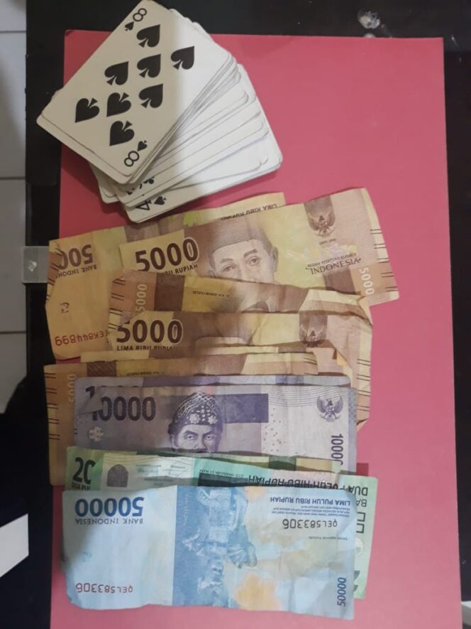 
					Unit Reskrim Polsek Kesamben Amankan Empat Pelaku Judi Remi