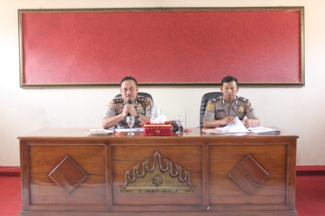 
					Kabag Sumda Polres Lampung Barat Berikan Arahan Ke 61 Personil Yang Mutasi
