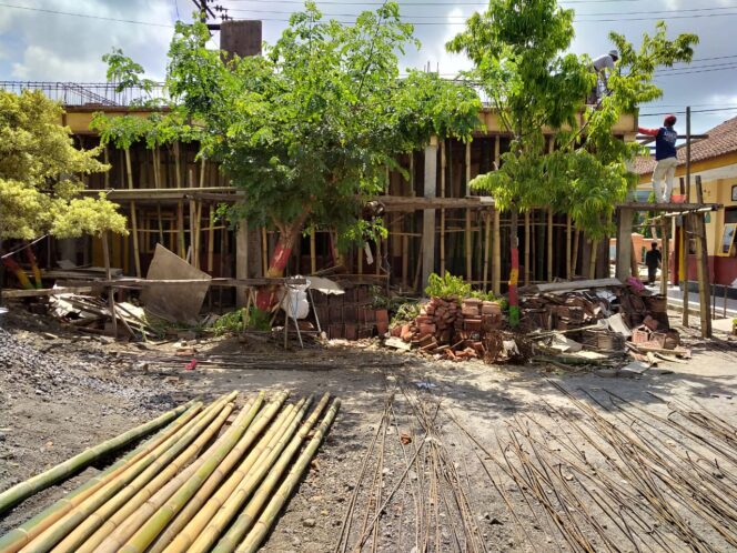 
					KEKURANGAN RKB. SDN 2 ROGOJAMPI BANGUN SEKOLAH SECARA SWADAYA