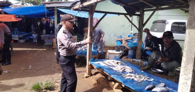 
					Sat Sabhara Polsek Bengkunat Rutin Patroli Sambang