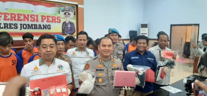 
					Lantaran Pakai Narkoba Tukang Parkir DiCiduk Polisi