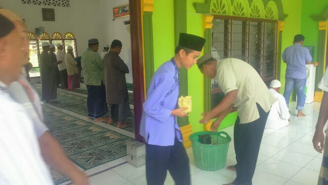 
					Gerakan Jum’at Bersedekah,Aksi Komunitas Ibu-Ibu “Pahlawan” Meraih Amal Jariyah