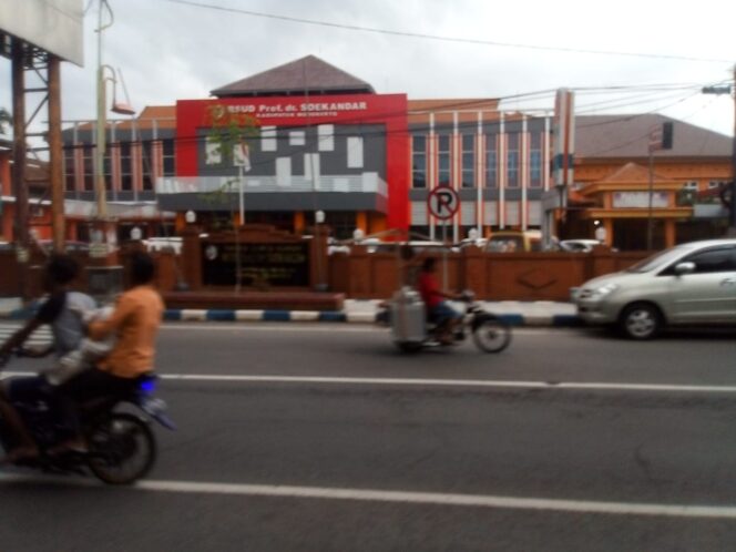 
					Proyek Gedung E, “RSUD Prof.Dr.Sukandar Mojosari-Senilai 40,5 M” Di Duga Syarat KKN