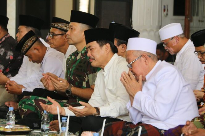 
					Istighosah dan Do’a Bersama 1.000 Anak Yatim di Pendopo Delta Sidoarjo