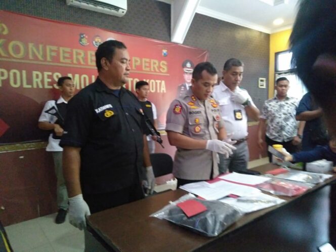 
					Pembunuh Ardyo William Oktaviano Di Hutan Jati Kemlagi Akhirnya Di Ringkus Polresta Mojokerto