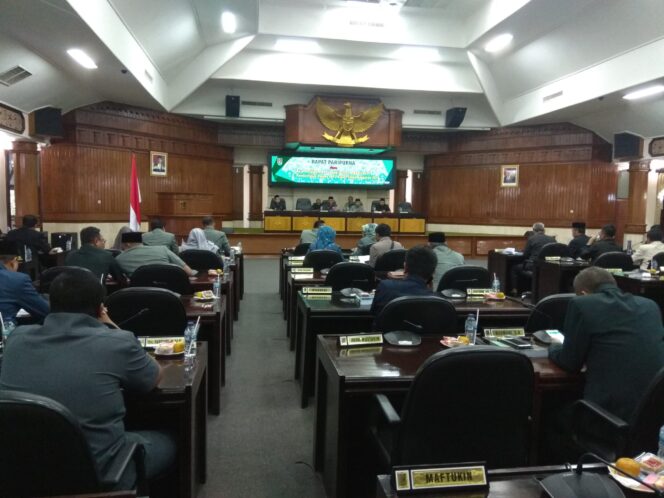 
					Rapat Paripurna DPRD Tuban Bahas LKPJ Bupati Tahun 2019.