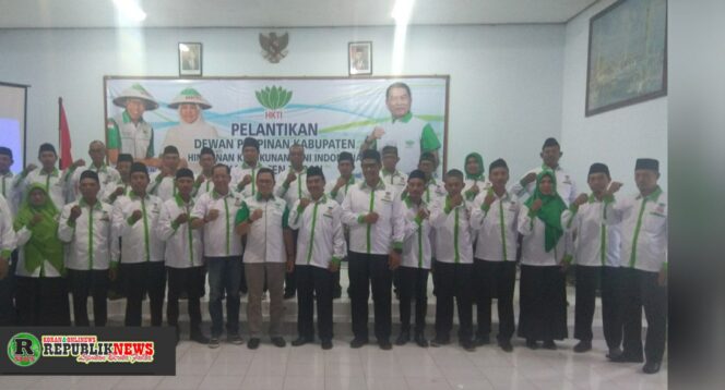 
					H.Setiajit Hadiri  Pelantikan Dewan Pimpinan Kapubaten Himpunan Kerukunan Tani Indonesia ( DPK HKTI) Kabupaten Tuban.