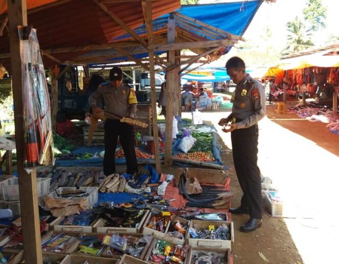 
					Berikan Rasa Aman, Jajaran Polsek Bengkunat Melakukan Patroli Dialogis Dan Pengamanan