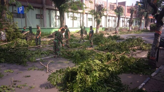 
					Tangkal COVID-19, Markas Korem 082/CPYJ Kota Mojokerto Dibersihkan