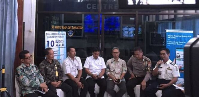 
					Acara Bincang di Forum Lalu Lintas Tuban , Tanggapi Jalan Rusak .