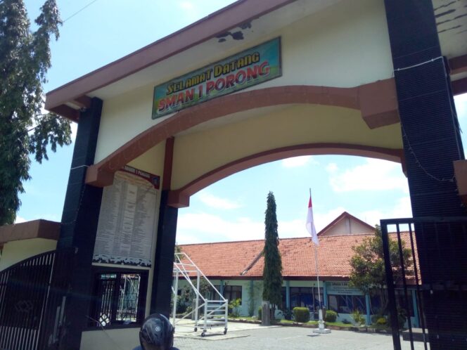 
					Di Duga Hasil Sumbangan Wali Murid, Bangunan Indor Lapangan Basket Senilai 500 Juta Ambruk