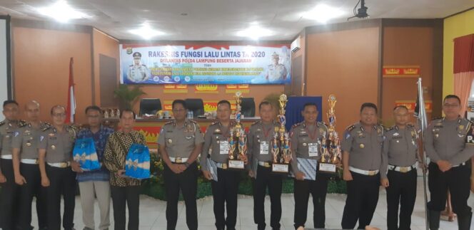 
					Sat Lantas Polres Lampung Barat Terima Penghargaan Dari Polda Lampung