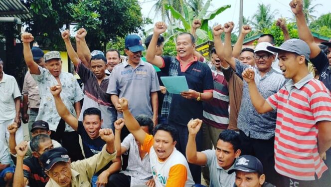 
					Masyarakat Adat Menuntut Pengembalian Tanah Adat Ulayat Raja Kotarih Yang Dikuasai PT. SRA