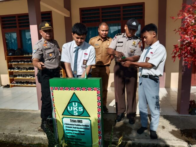 
					Sat Binmas Polres Lampung Barat Mengedukasi Para Siswa Tentang Pencegahan Virus Corona