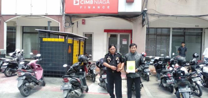 
					Diduga Tahan BPKB Lantaran Telat Denda, LPK-LI Bersama Klien Datangi CIMB Finance