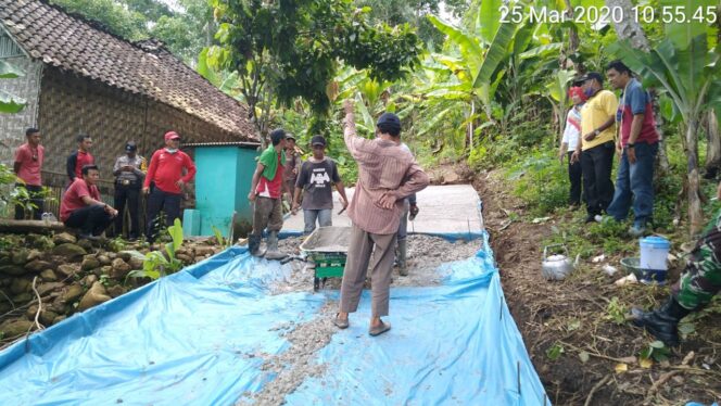
					Kegiatan Track Pembangunan Rabat Beton Desa Sumur Kumbang