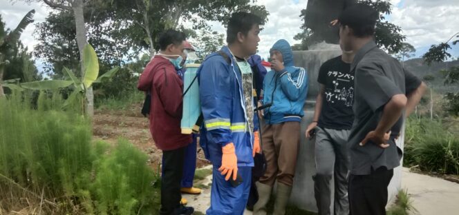 
					Tim Pencegahan Virus Covid 19 Kecamatan Batu Ketulis Lampung Barat Lakukan Penyemprotan Disinfektan