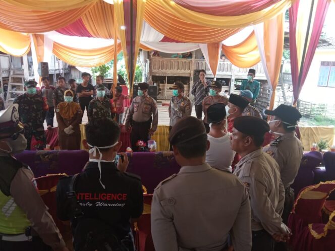 
					Tim Gabungan Polisi dan Dinas Terkait Bubarkan Acara Resepsi Pernikahan di Pesisir Barat